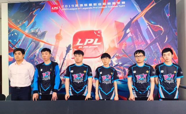 地反映了 地反映了